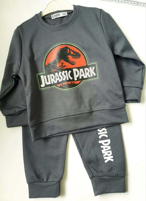 Nowy dres chłopięcy Jurrasic 110 cm