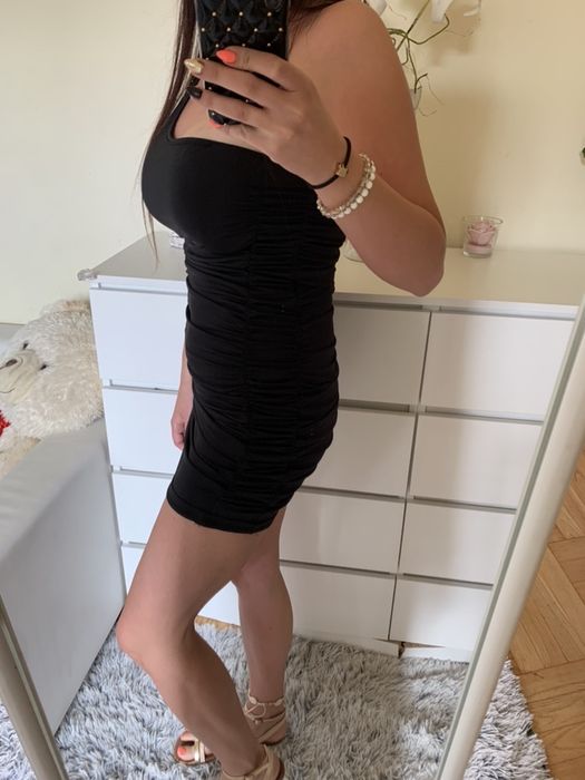 Sexy czarna marszczona na jedno ramie sznureczki sukienka mala czarna