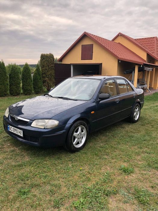 Mazda 323 машина