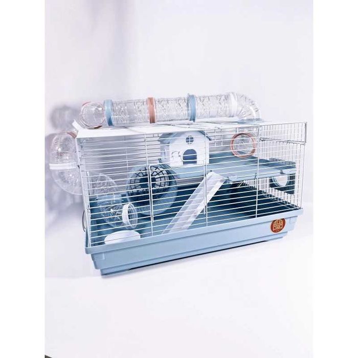 Просторная клетка для хомяка. Нежные цвета, полный комплект. Av511.