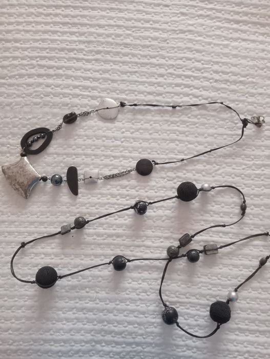 Dois colares compridos