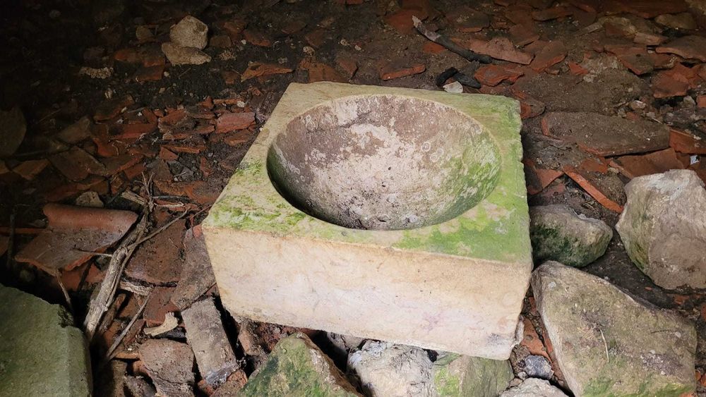 Pia de pedra em bom estado