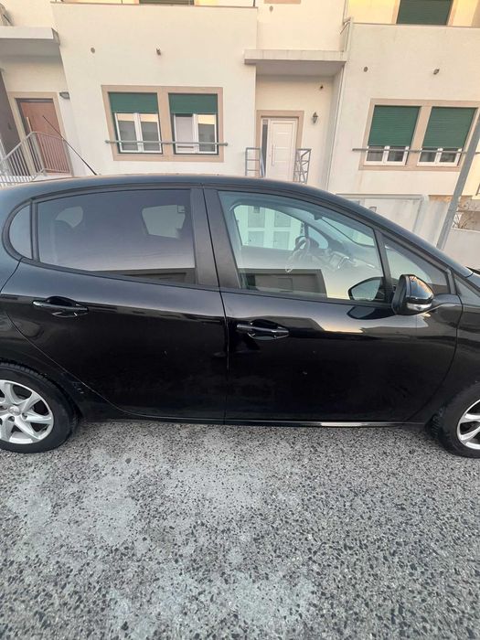 Pegeout 208 Active 1.2 Puretech 82 CVM5