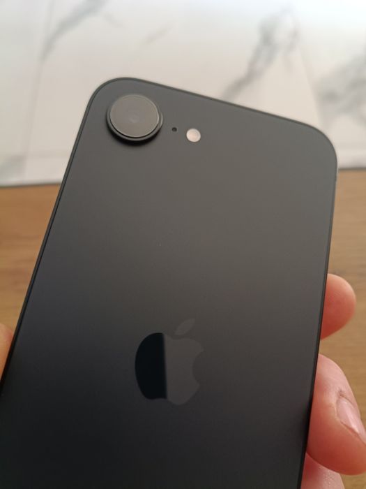 Sprzedam iPhone 16e, 128 Gb, czarny, bateria 100% kondycja