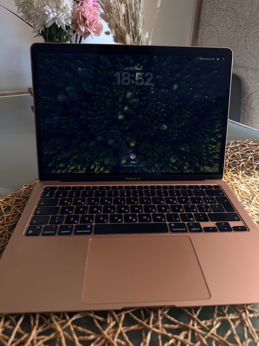 Продам macbook air 2020 m1