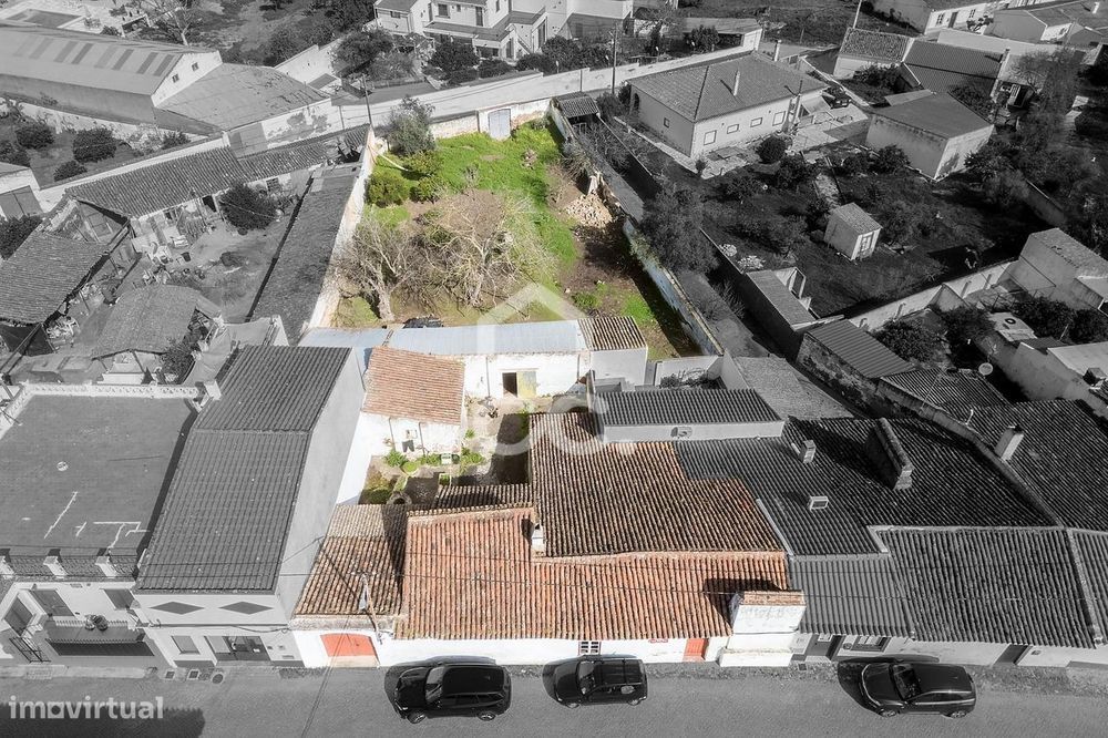 Moradia térrea c/ 311 m² de construção em lote de 1124 m² | Vila de Fr