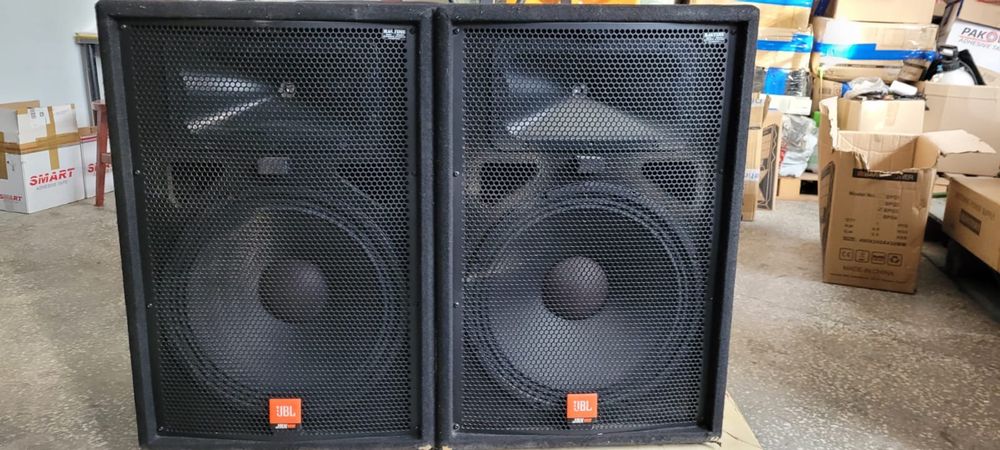 Glosniki JBL Jrx100 + pokrowce + kable + statywy na glosniki