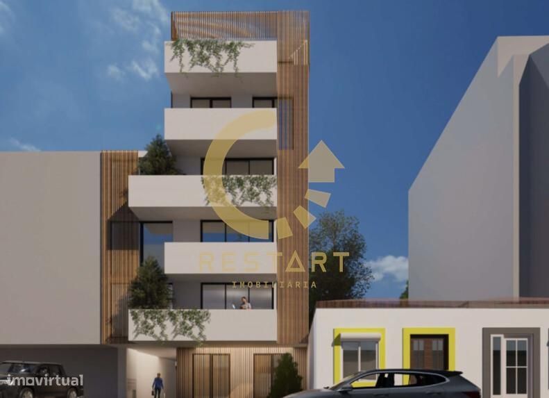 APT T0, último piso, ótima varanda, poente, lugar de garagem, próximo — Mafamude E Vilar Do Paraíso, Porto