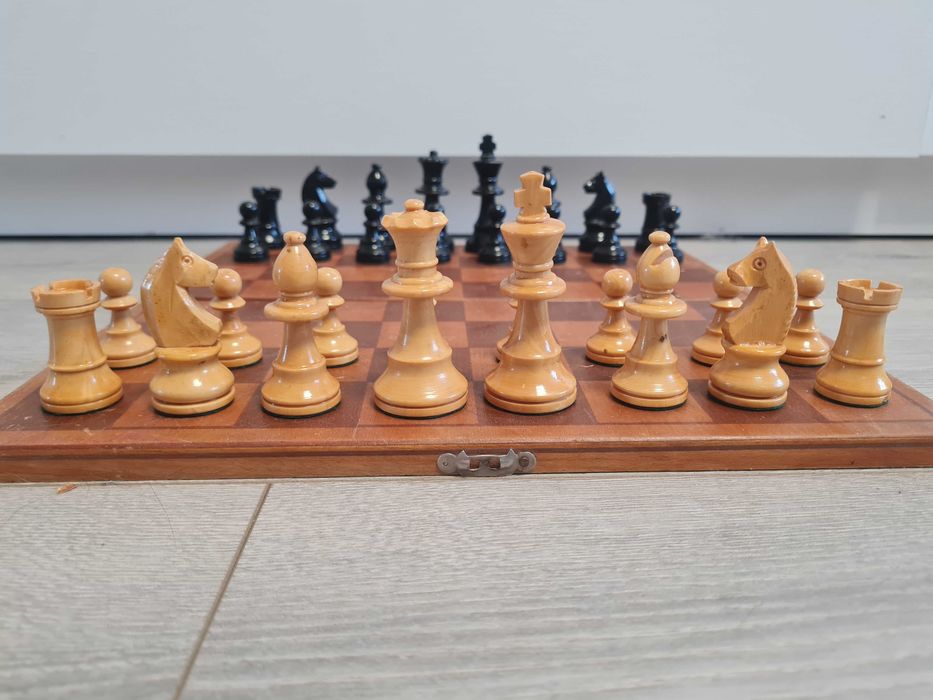 Шахматы разные деревянные и пластиковые и поштучно