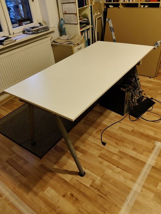 Duże Biurko, regulacja nóg