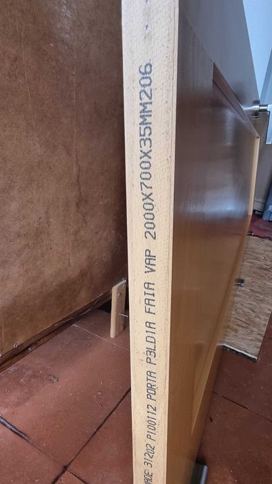 Portas Interiores em Madeira com Fechadura e Ferragens – 60€ cada