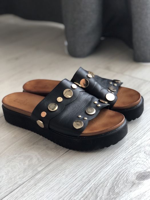 Шкіряні шльопанці