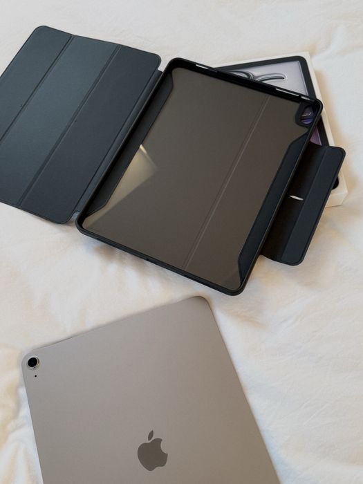Ipad Air 13” M3 (2025) 128 GB Wi-Fi Space Gray + etui ESR Rebound 350