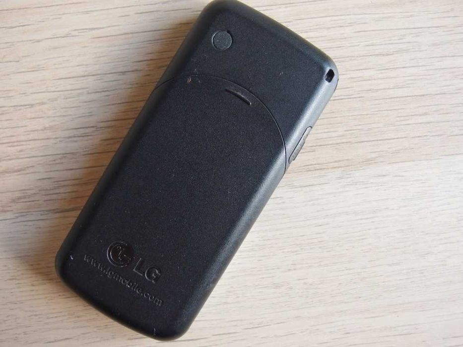 kolecnonerski retro telefon gsm  LG KP107