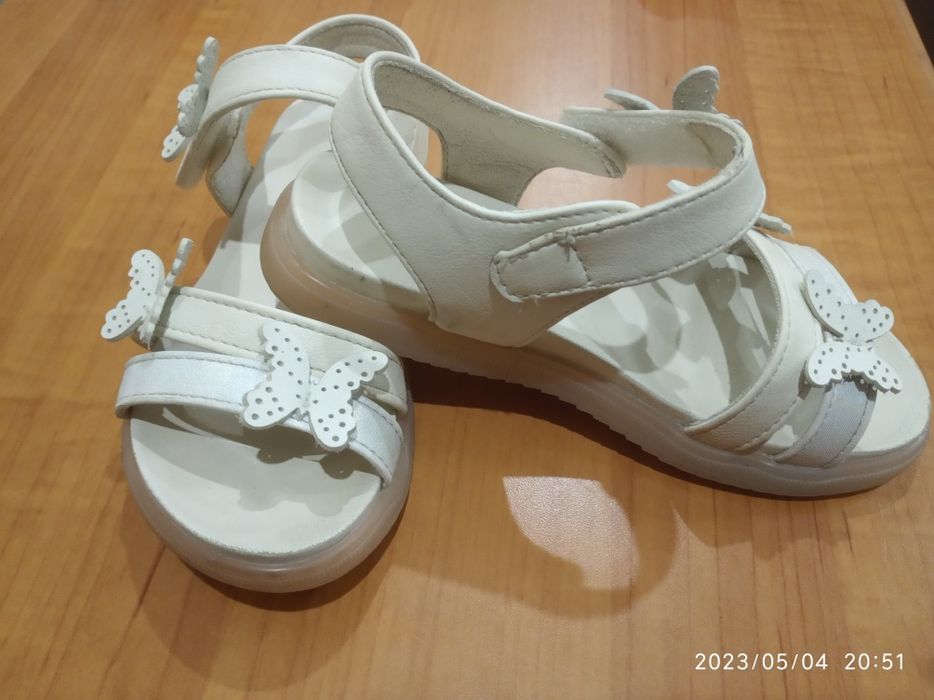 Босоніжки на дівчинку