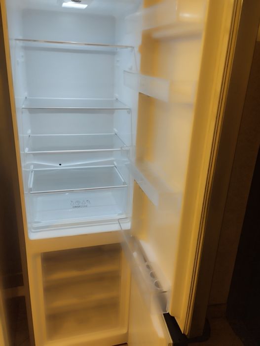 Lodówka srebrna sprawna