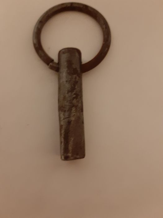 Продам Винтовой  Ключ