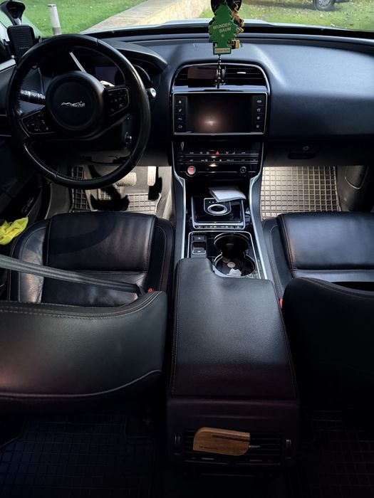 Sprzedam/ Zamienie Jaguar Xe 2.0  biała perła