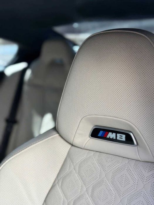 BMW M8 Competition      2022