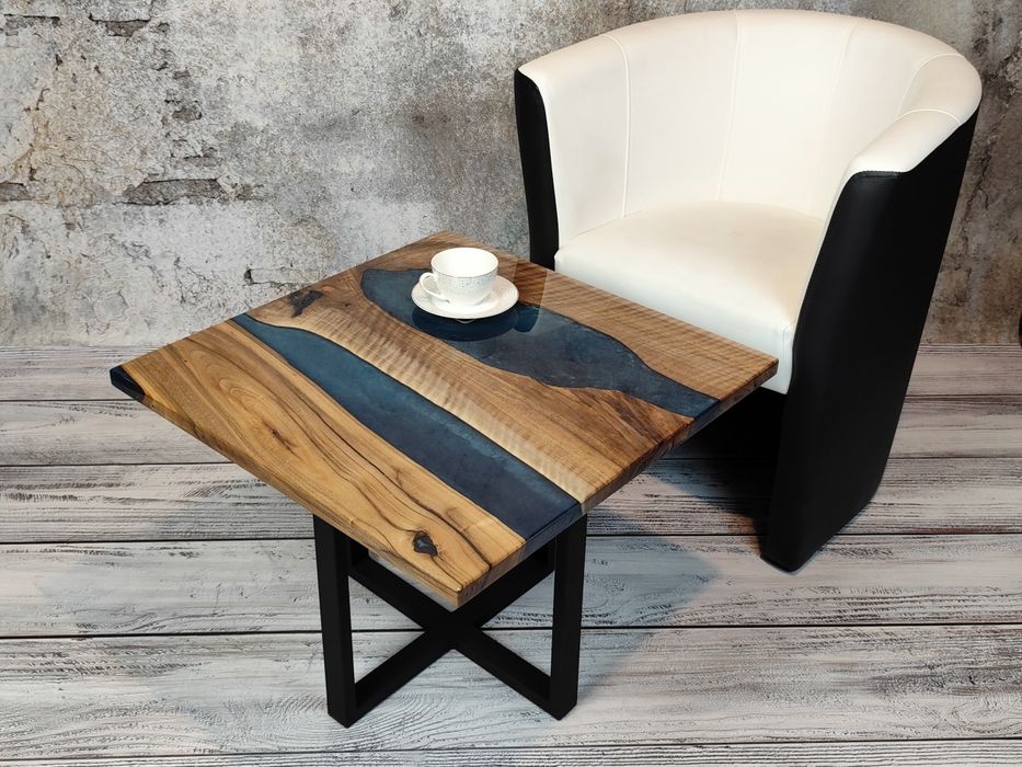 Stolik kawowy Blue Canyon z orzecha włoskiego i żywicy Pracownia Stolarska TheLoveOfWood