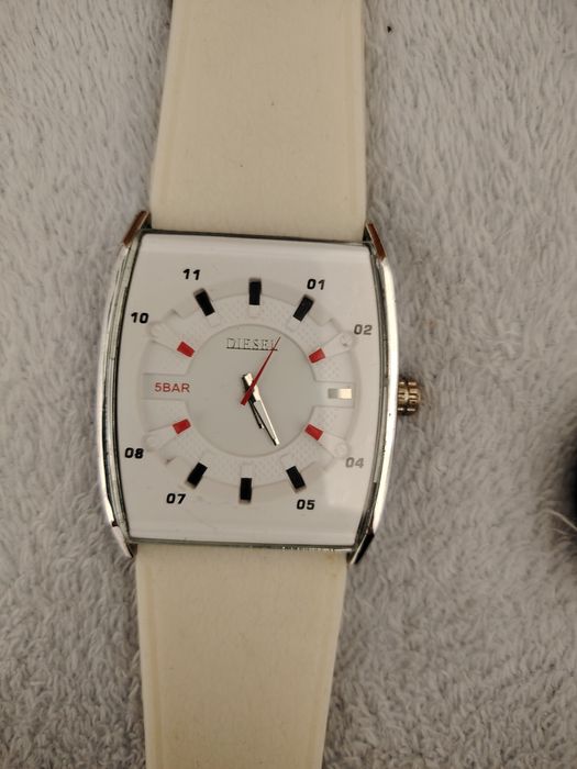 Lote 15 relógios, leia o anúncio todo.