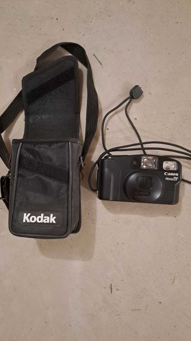 Aparat fotograficzny Canon plus pokrowiec Kodak