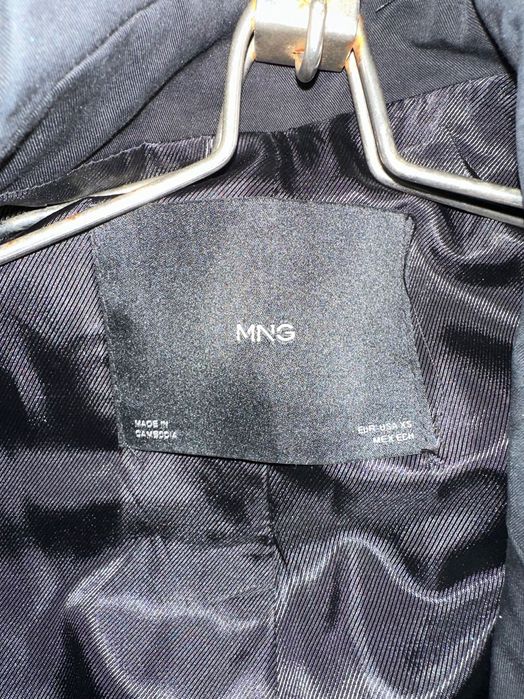 Тренч чорний MNG