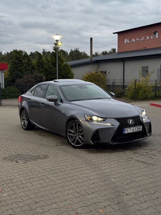 Lexus IS