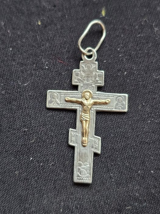 Золотиї хрестик з золотю ставкою розпятя  Ісуса хреста