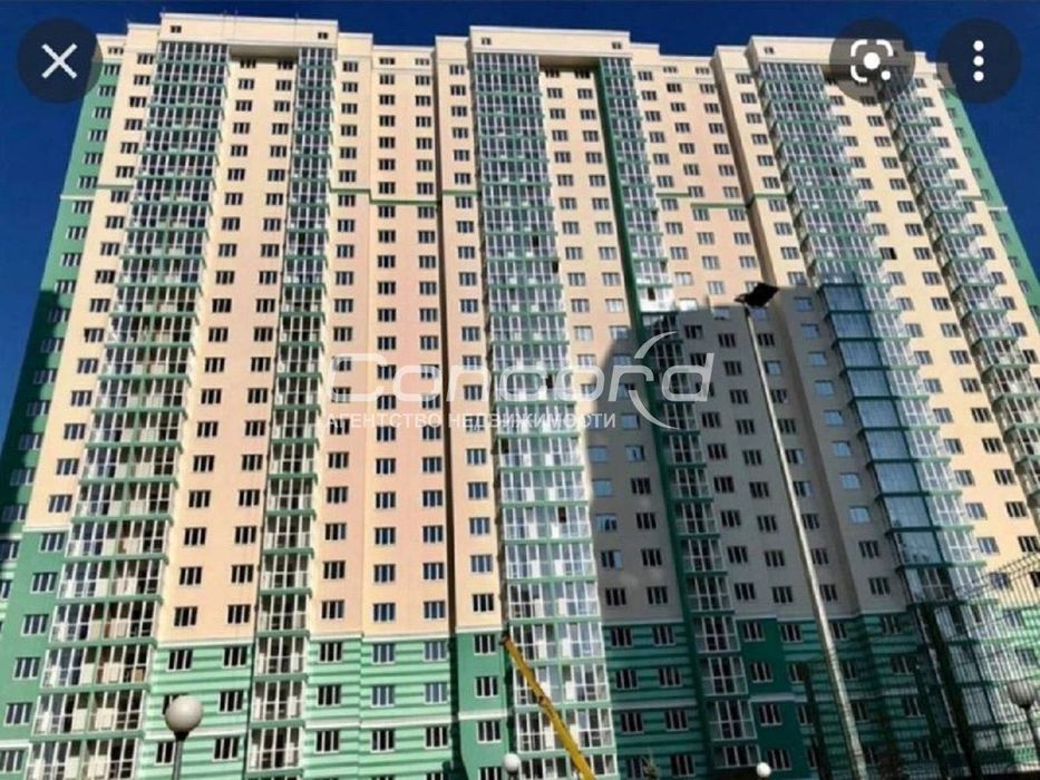 Воскресенська вул., 18, ЖК "Паркові Озера"