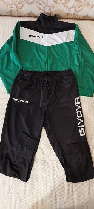 Спортивный мужской костюм