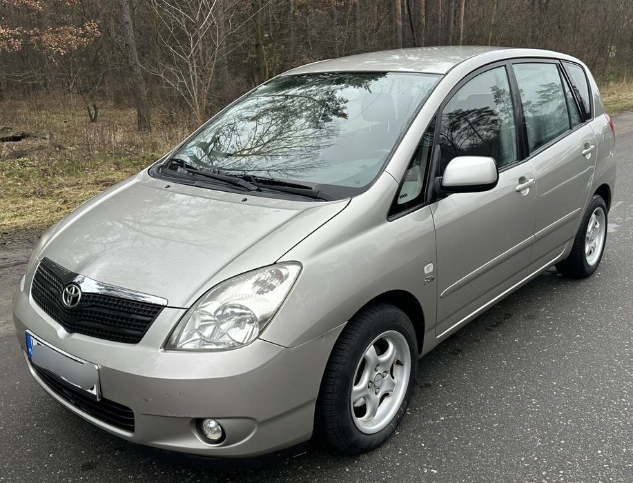 Тільки пригнаний, не розмитнений, вже в Києві.
Самий кращій двигун D-4D самий надійний,  мотор шепче,  турбіна дує,  ходова збита.
Машиною будете задоволені.
Дивіться всі мої оголошення.