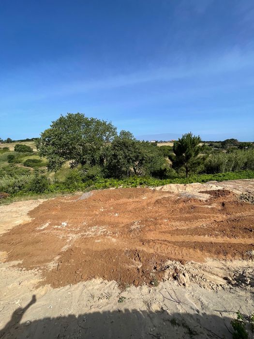 Aceito  terra e pedra para enchimento