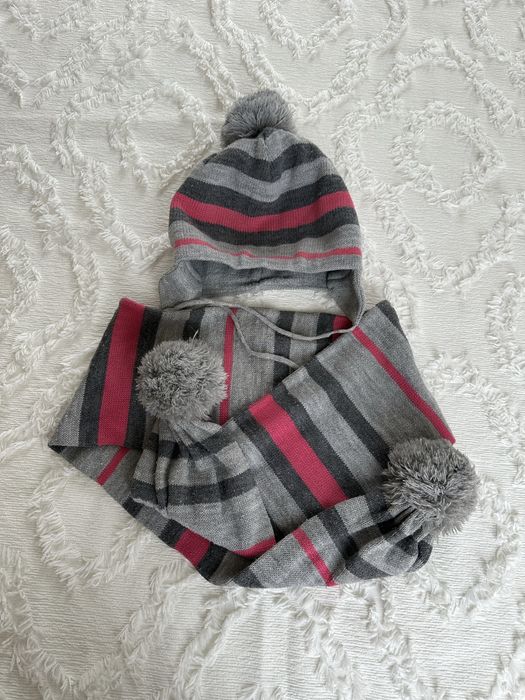 Набір для дівчинки( шапка та шарф з помпонами) розмір 52-56