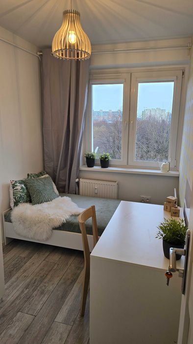 Jasny stylowy przytulny pokój w spokojnej dzielnicy - świetny dojazd!