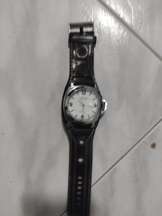 Conjunto de relógios ler anúncio