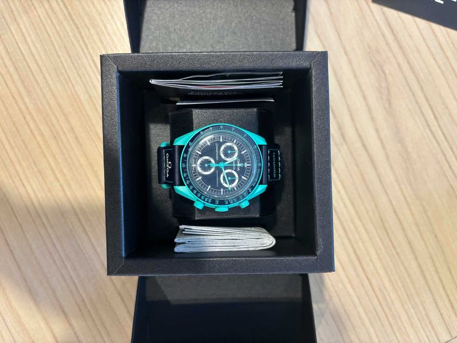 Nowy Swatch Omega Bioceramic Moonswatch Mission on Earth Polar Lights