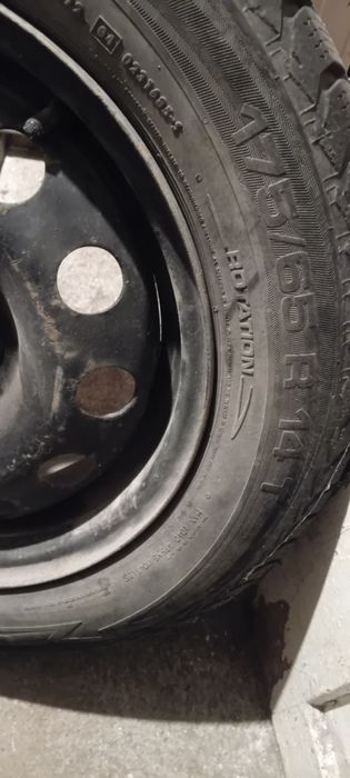 Opony sprzedam wraz z felgami