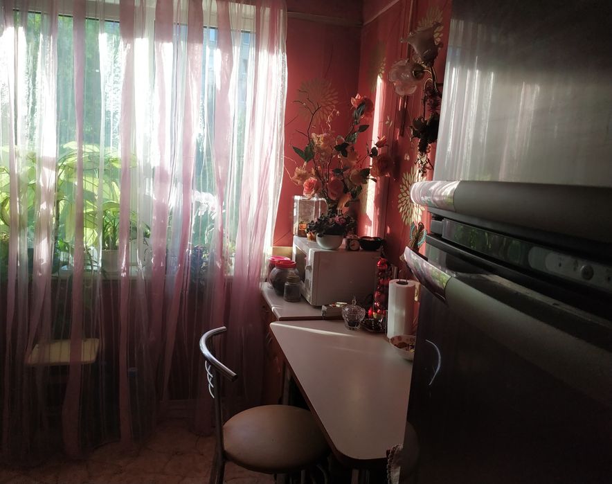 Здаю 1 кімнату в 3-х кімнатній квартирі.Живе одна хазяйка.