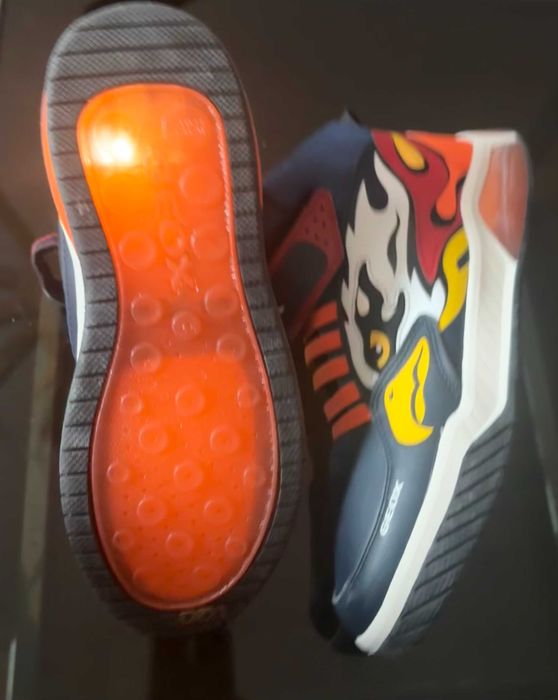 Sneakersy WYSOKIE GEOX J369CB buty ze świecącą podeszwa