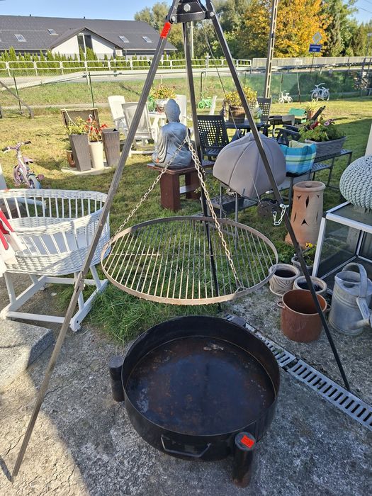 Grill  ogrodowy z rusztem ze stali nierdzewnej