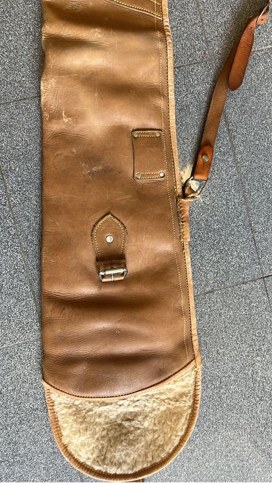 Várias bolsas para espingardas