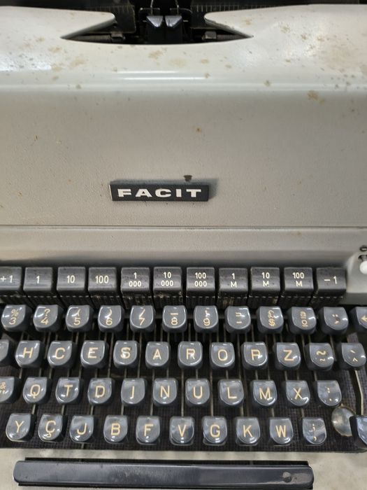 Máquina escrever facit