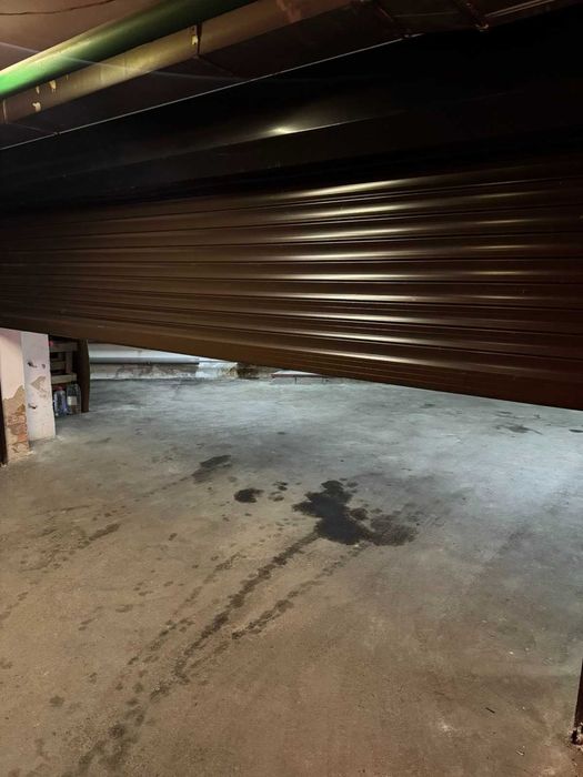 Продаються 2 паркомісця + підсобка,м. Берестейська