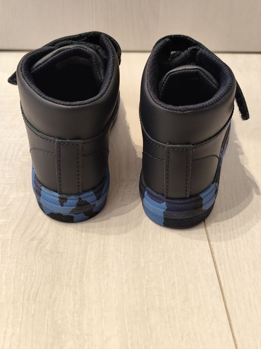Дитячі кросівки/хайтопи бренду Clarks, розмір 27.5