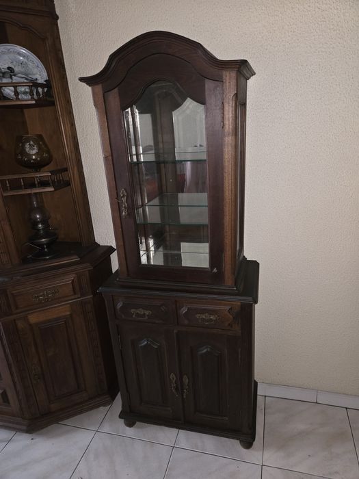 Armário com vitrine