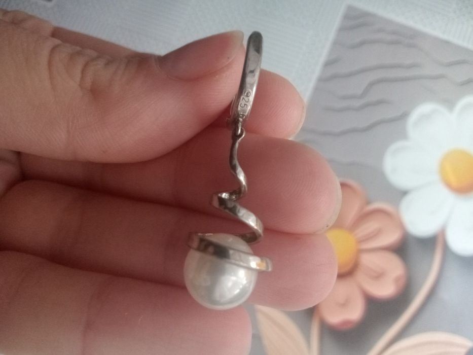 Срібні сережки з перлиною