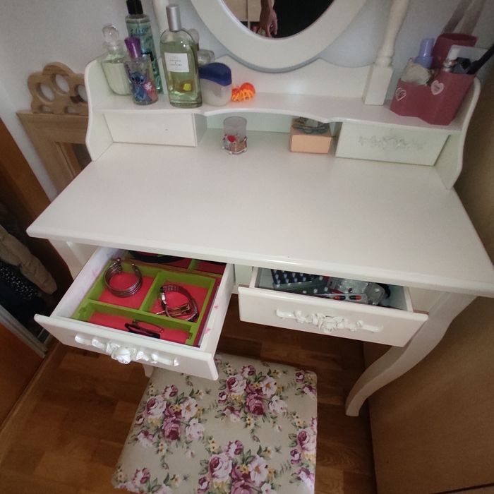 Toucador branco com banco