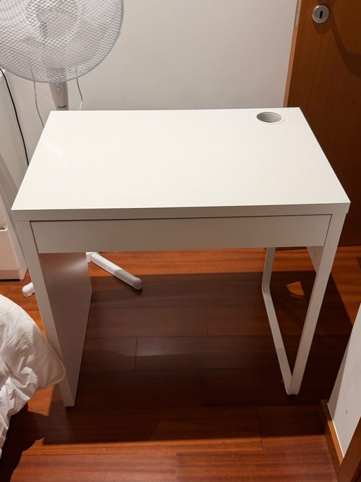 Secretária em ótimo estado
