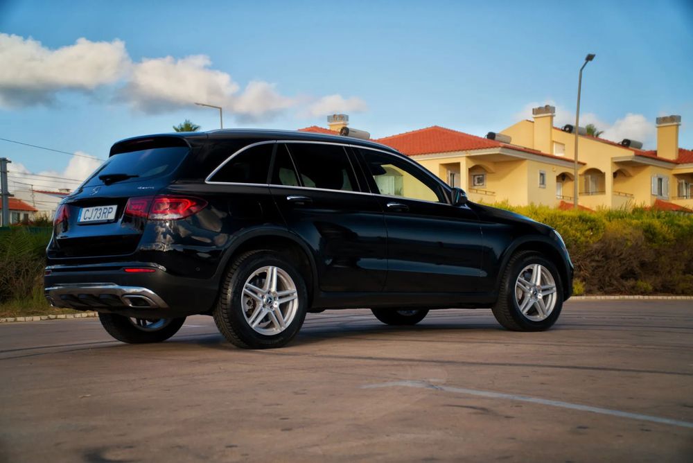 Mercedes-Benz GLC 300 de 4Matic 9G-TRONIC AMG Line foto 3